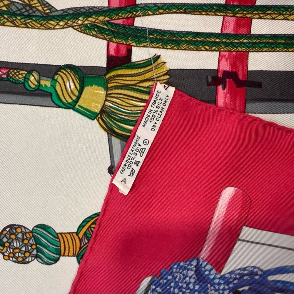 Hermes Silk Scarf 90 Carré Red Green Hand Rolled Made in France - Picture 10 of 12